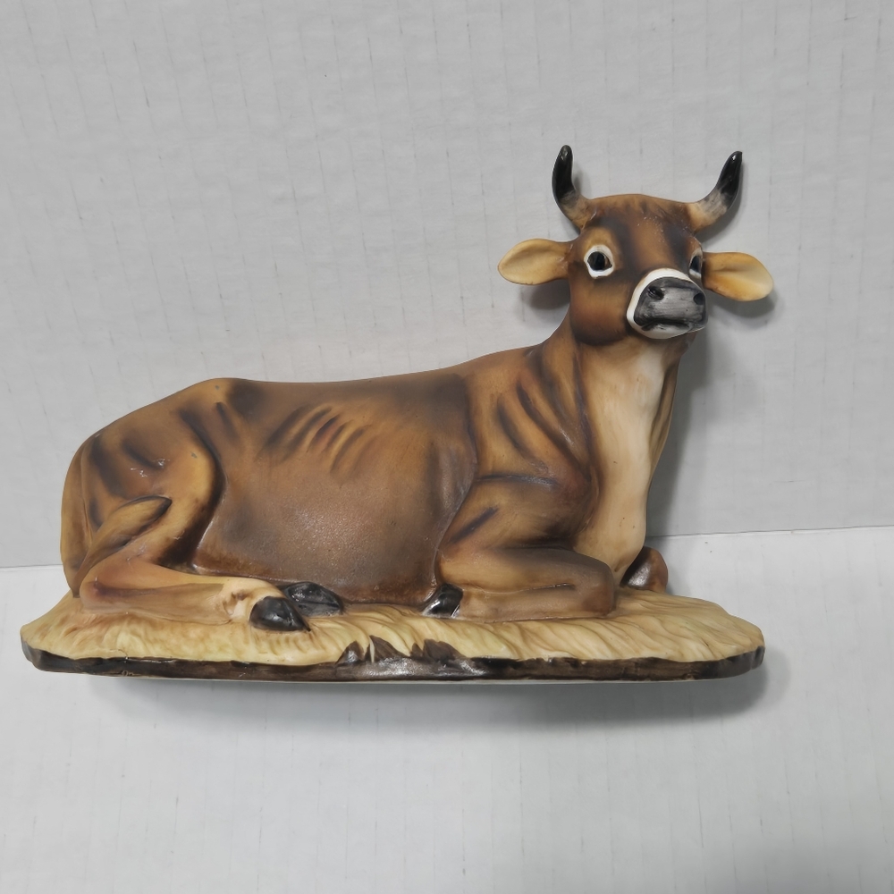 Vintage Mold Cow Nativity Replacement figurine, bottom marked M over R